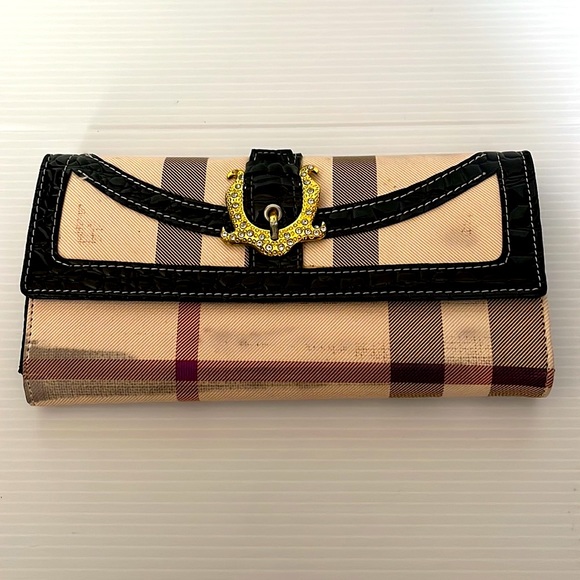 BURBERRY’S OF LONDON. Check Bifold Luxury Vintage Wallet. Patent Leather inside - Picture 2 of 11